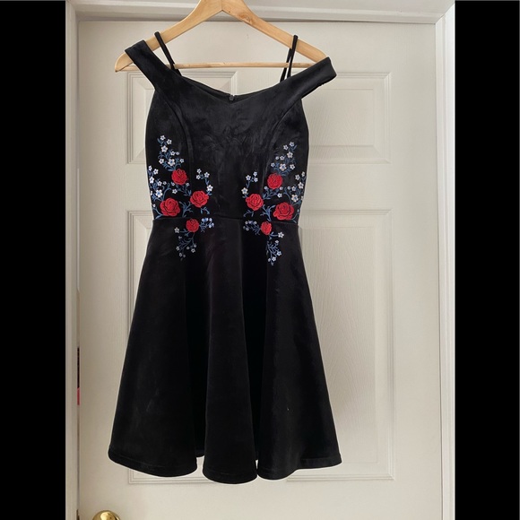 Clothes - Picture 2 of 2